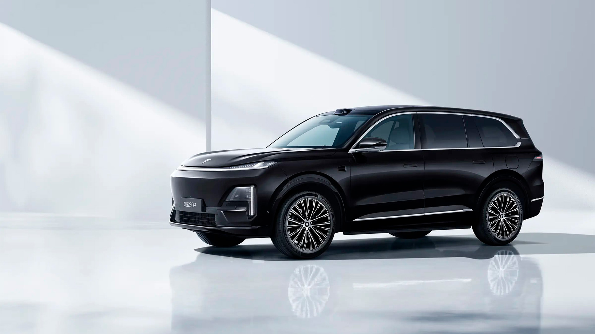 Гібридний автомобіль Deepal S09